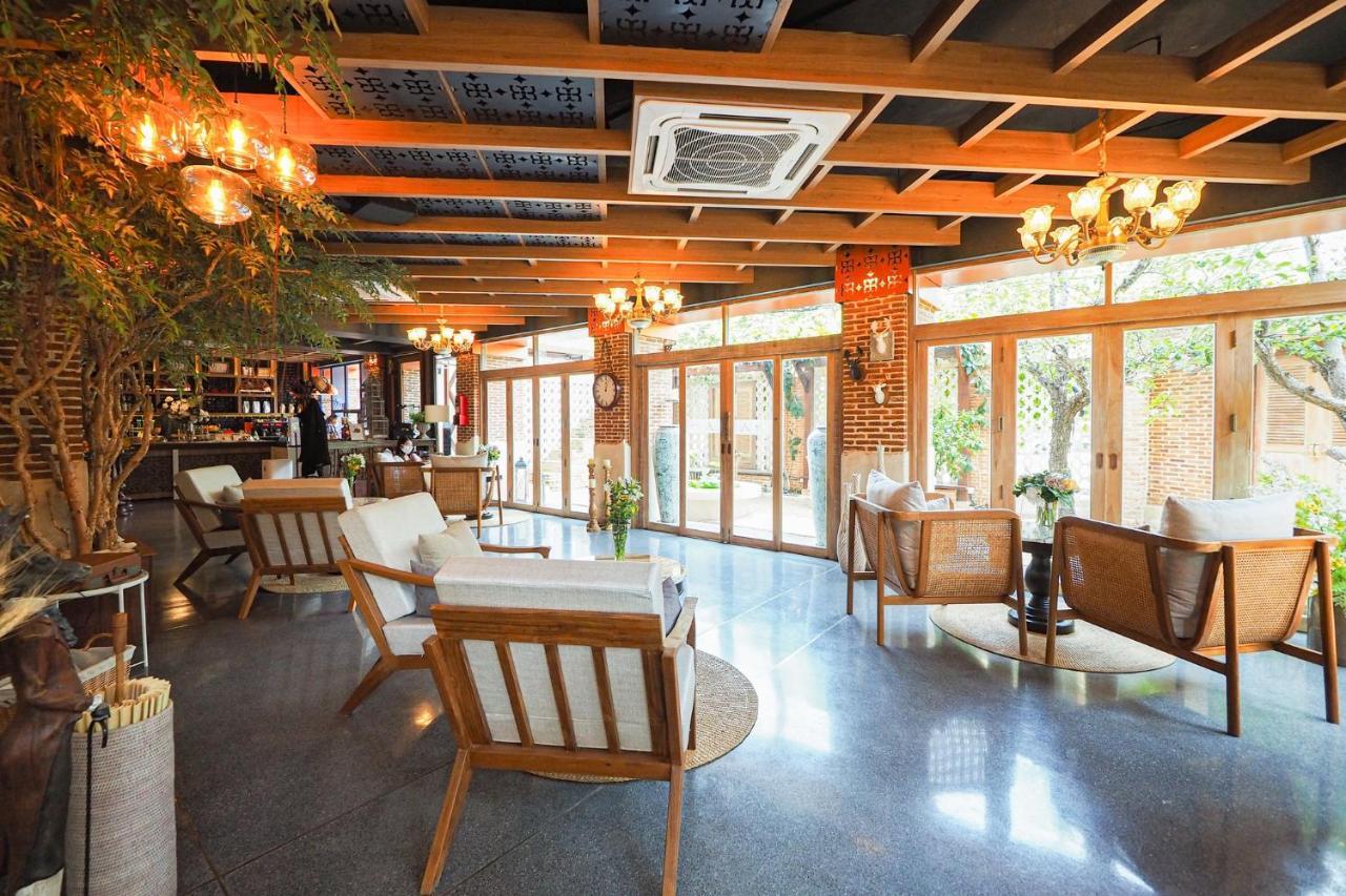 Sanae' Oldtown Hotel Чиангмай Екстериор снимка