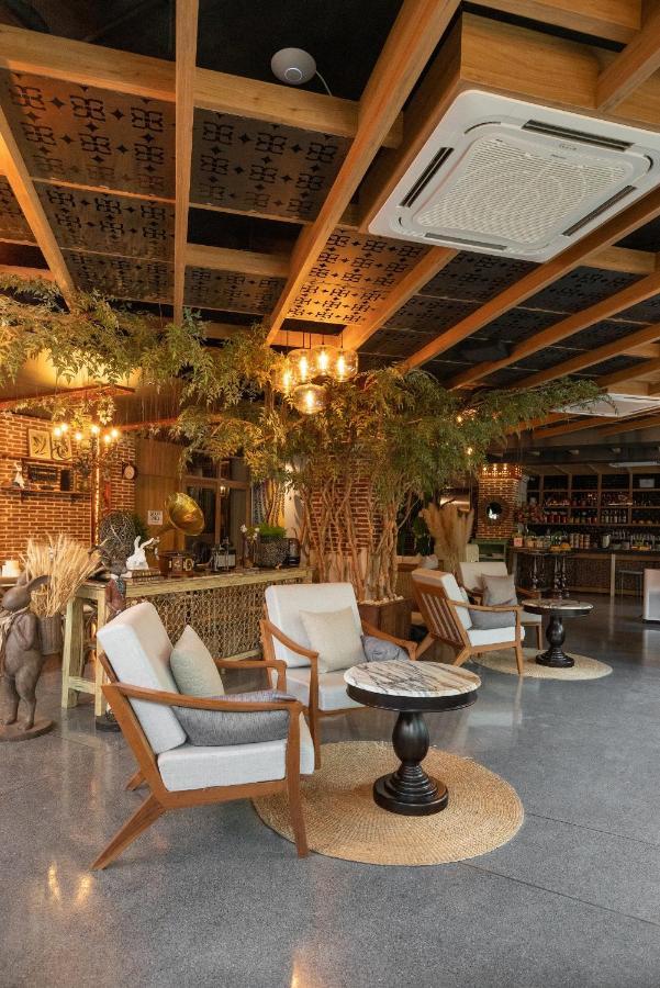 Sanae' Oldtown Hotel Чиангмай Екстериор снимка